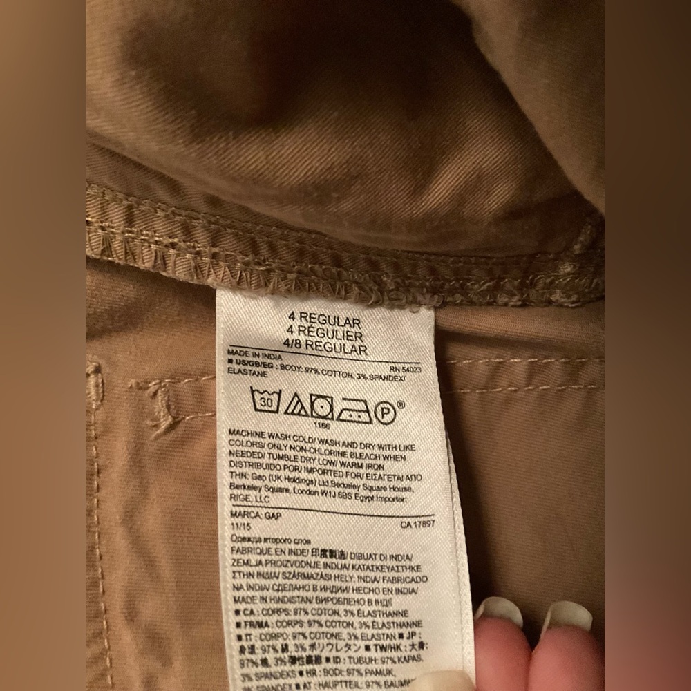 Gap EUC 4 Khaki Crops *Accurate Color* - Picture 4 of 5